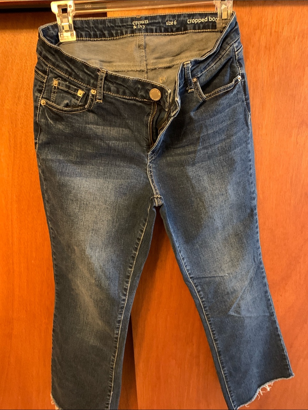 Crown & Ivy Women's Dark Blue Cropped Jeans